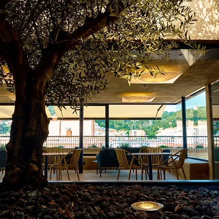 Szálloda Delfin 4 Sup 4*